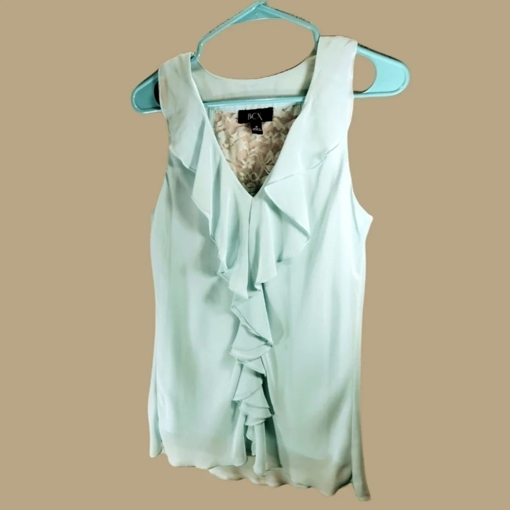NWOT- BCX Light green / Blue Sleeveless Blouse. Size Medium. C132